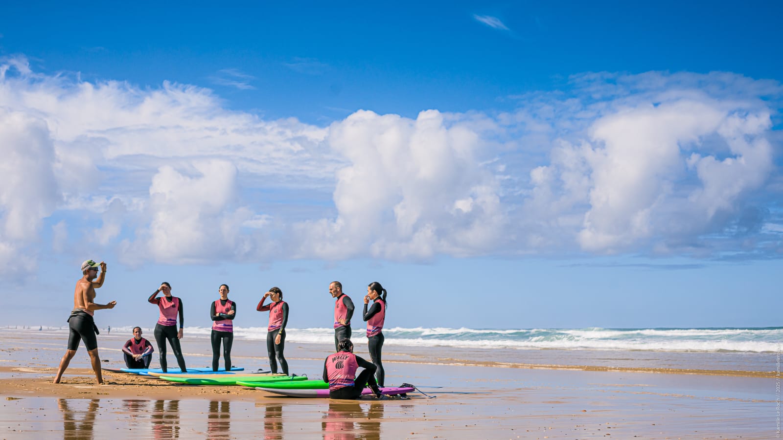 élève surfeur pris en photo